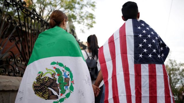par sa meksičkom i američkom zastvom nakon napada u el pasu