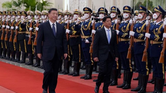 Marcos Jr. and Xi Jinping inspect the guard of honor of the three armed forces of China
