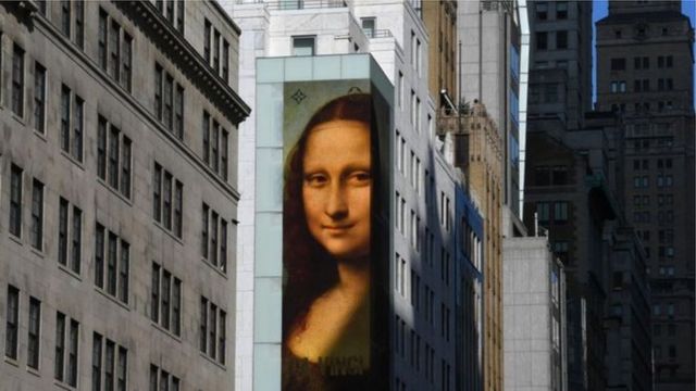 Reprodução da Mona Lisa em prédio