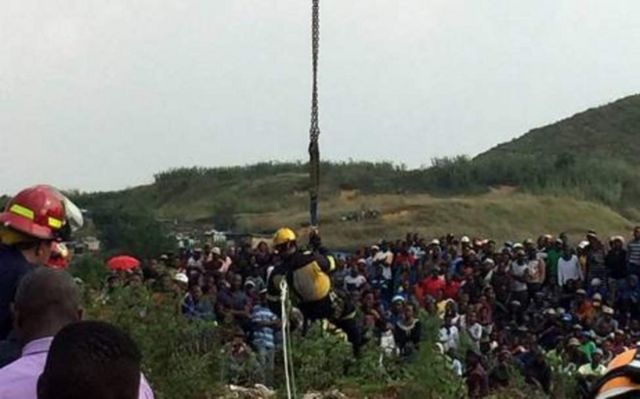 Mtoto aliyekwama mgodini siku 3 Afrika Kusini kuokolewa
