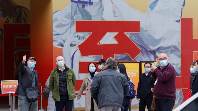 世卫组织溯源团队成员在武汉还参观了抗疫成就展。