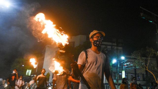 ধর্ষণের প্রতিবাদে কলকাতার যাদবপুর বিশ্ববিদ্যালয়ে মশাল মিছিল, ০৭-১০-২০২০।