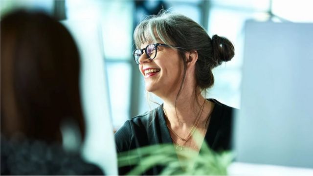 一些领导称，当员工经期或更年期得到支持时，她们会更快乐，工作效率更高。(photo:BBC)