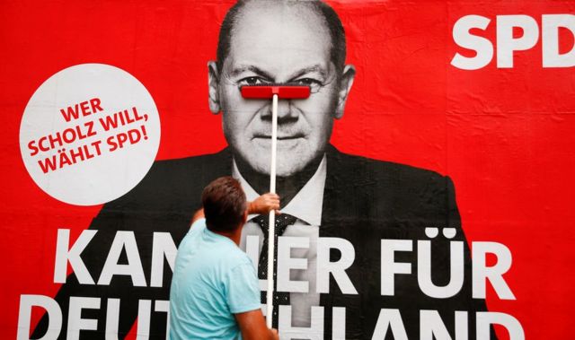 肖尔茨在德国9月的大选中打出的广告：如果你想要肖尔茨，就给社会民主党（SPD）投票吧。(photo:BBC)