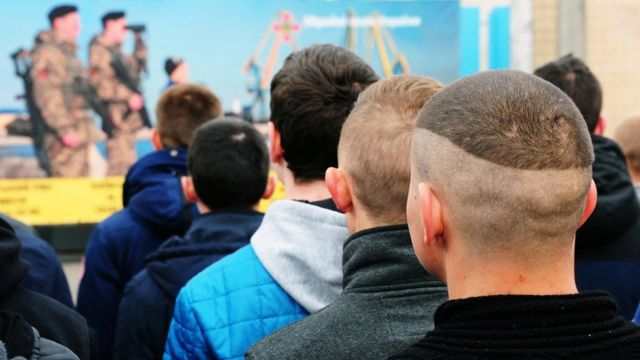 призов