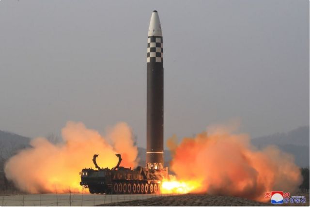 إطلاق صاروخ هواسونغ -17 في 24 مارس/آذار 2022