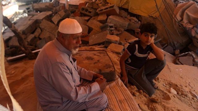 لا يستطيع غازي دحدوح العودة إلى منزله بعد الآن بسبب تفجيره بصاروخ إسرائيلي