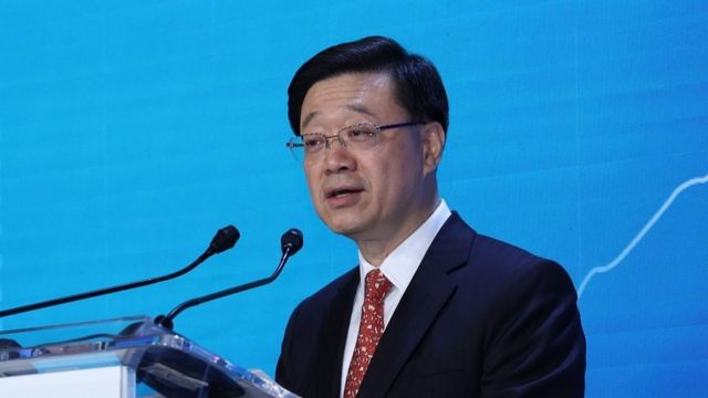 李家超說，「香港依然是全球唯一匯聚國際化優勢和中國優勢的城市。」