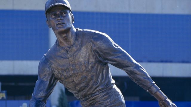 Piden reconocer como lugar histórico el sitio donde falleció Roberto  Clemente - Los Angeles Times