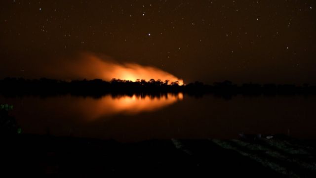 Fogo no Pantanal durante o período da noite