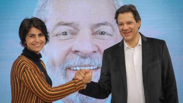 Manuela D'Ávila (esq.) e Fernando Haddad (dir.) em debate paralelo