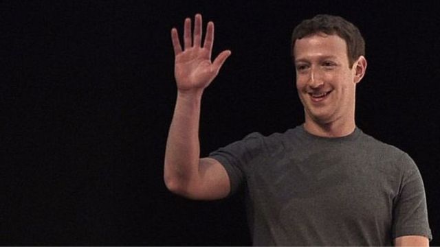 Mark Zuckerberg yana bayyana kansa a matsayin shugaban Facebook