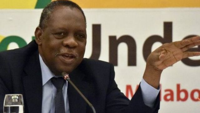 Issa Hayatou ya taba rikon kwarya na Fifa lokacin da aka haramta wa tsohon shugabanta Sepp Blatter shugabancin