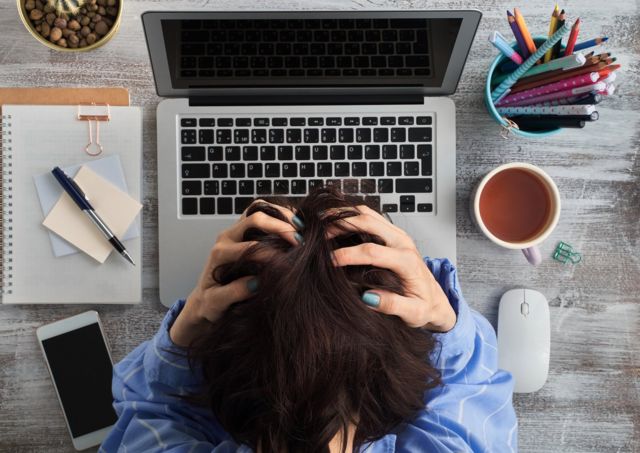 Muitos trabalhadores claramente estão no seu limite - e já existem sinais de que os empregadores, temendo atritos generalizados com seus funcionários, estão começando a reagir com melhorias crescentes