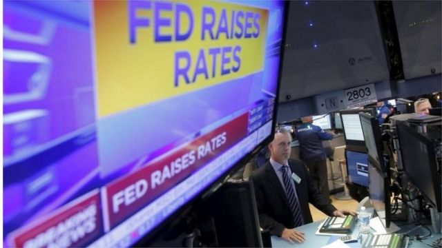 FRB利上げのニュースを見守る市場関係者