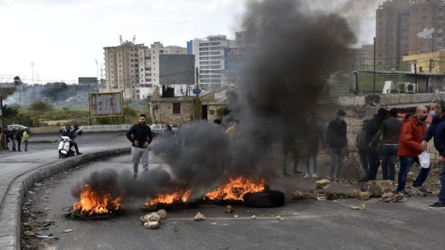 احتجاجات في لبنان على نتئج الأزمة الاقتصادية