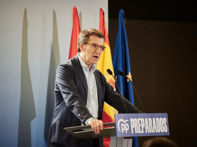 Alberto Núñez Feijóo, líder del PP, en un atril