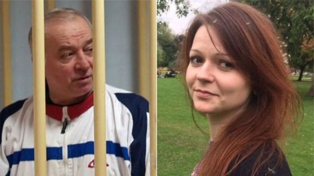 Ông Sergei Skripal, 66 tuổi và con gái Yulia, 33 tuổi, nằm viện từ khi bị đầu độc.