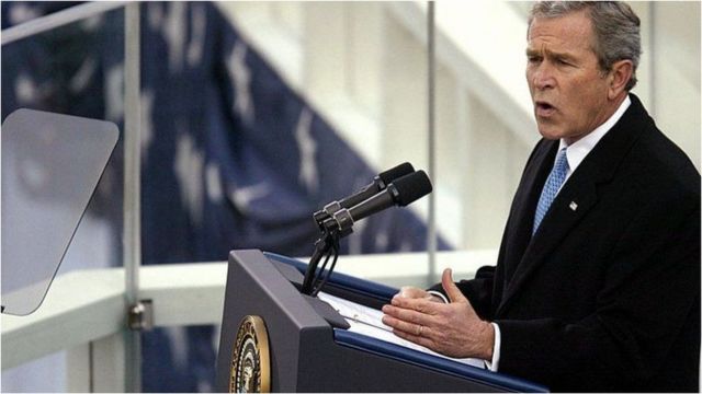 小布什（George W Bush）就职当时正值伊拉克战争的高峰期，新保守主义者掌管着美国的外交政策。(photo:BBC)