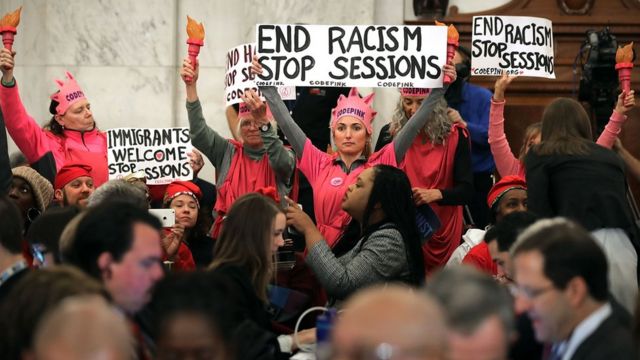 Protesta en el Senado contra Sessions