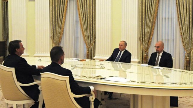 Jair Bolsonaro e Vladimir Putin durante reunião em Moscou