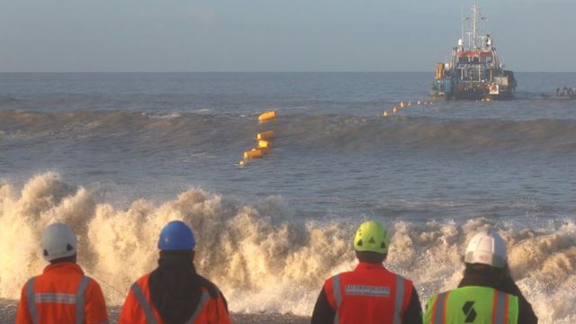 杜南特海底电缆在法国西部上岸(photo:BBC)