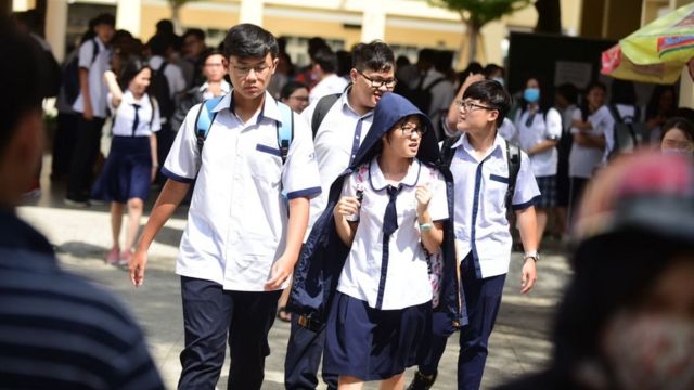 Học sinh rời trường sau kỳ thi tuyển sinh 2019 (Ảnh minh họa)