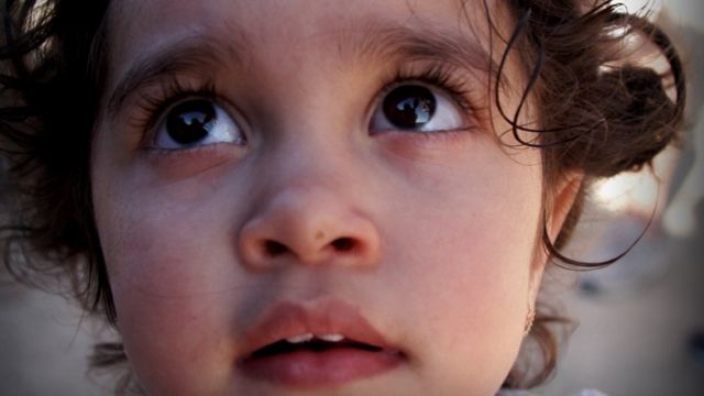 La hija de la familia Popovici, que viajó desde Rumania hasta la frontera suroeste de Estados Unidos.