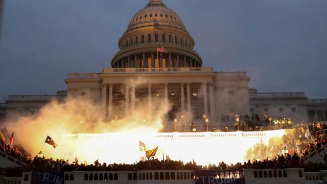 Capitolio de Washington | "Uno de los días más oscuros de la historia de  EE.UU.": la condena de los congresistas por el asalto al Capitolio por los  seguidores de Trump - BBC