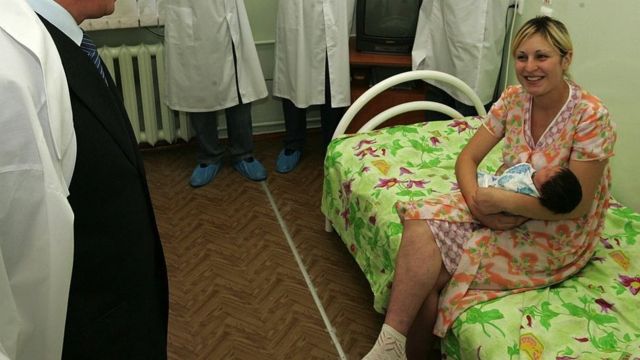 专家们说俄罗斯孕妇们可能也希望在国外体验更舒服的生产过程。(photo:BBC)
