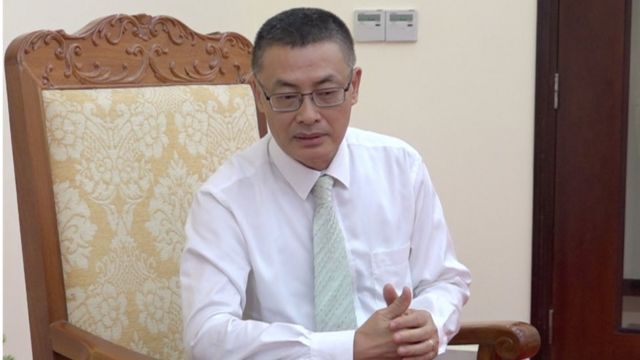Đại sứ Vũ Quang Minh cho BBC hay rằng sau khi đi thăm bà con tại một số điểm tạm cư, ông có phần lo lắng về tình trạng bà con tại ấp Chong Kok.