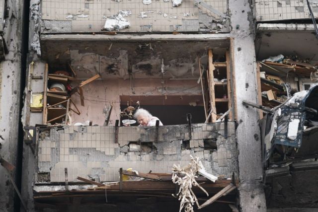 An elderly woman in a destroyed building in Kiev following Russian attacks.