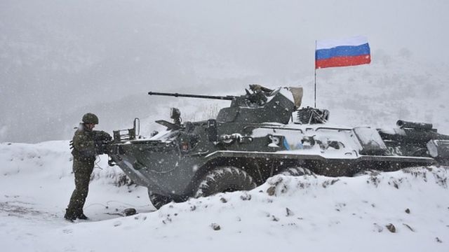 Дорогу, ведущую в Лачин, уже взяли под охрану российские миротворцы