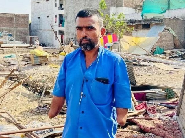 வாசிம் ரிஸ்வியின் இந்த புகைப்படம் சமூக வலைதளங்களில் வைரலாகி வருகிறது