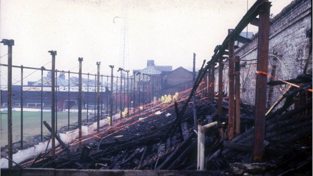 Kebakaran di Stadion Parade Lembah Bradford City pada tahun 1985 menewaskan 56 orang.