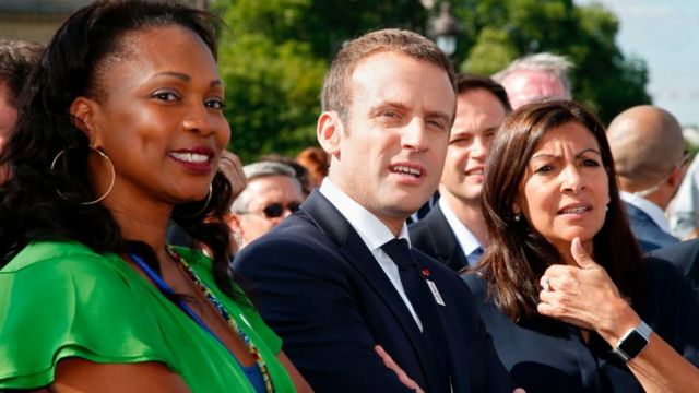 Le président Macron avec Anne Hidalgo et Laura Flessel, ministre des sports en juin dernier aux Invalides