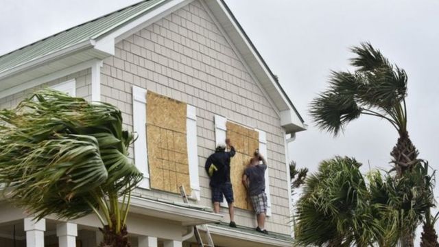 En Floride, les résidents sont avertis de dégâts potentiels "catastrophiques"