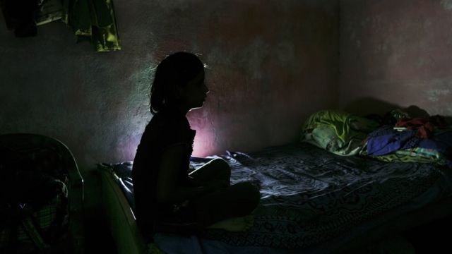 Porn Video Choti Ladki - à¤¹à¤®à¥‡à¤‚ à¤¬à¥‡à¤¹à¥‹à¤¶ à¤•à¤° à¤°à¥‡à¤ª à¤•à¤¿à¤¯à¤¾ à¤œà¤¾à¤¤à¤¾ à¤”à¤° à¤µà¥€à¤¡à¤¿à¤¯à¥‹ à¤¬à¤¨à¤¾à¤¯à¤¾ à¤œà¤¾à¤¤à¤¾' - BBC News à¤¹à¤¿à¤‚à¤¦à¥€