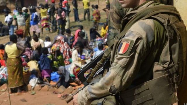 اتهم 16 جنديا فرنسيا باغتصاب نساء وأطفال في أفريقيا الوسطى