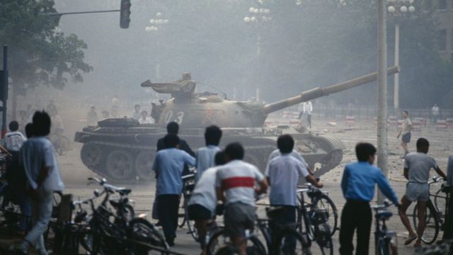 Image of a tank in the area of ​​the Tiananmen demonstrations