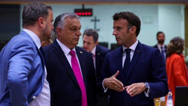 Macron, Orbán