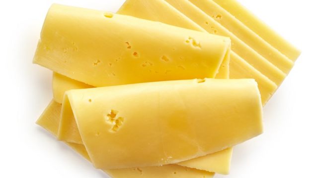 Con tres lonchas de queso ingerirás más de la mitad de la cantidad diaria de sal recomendada.