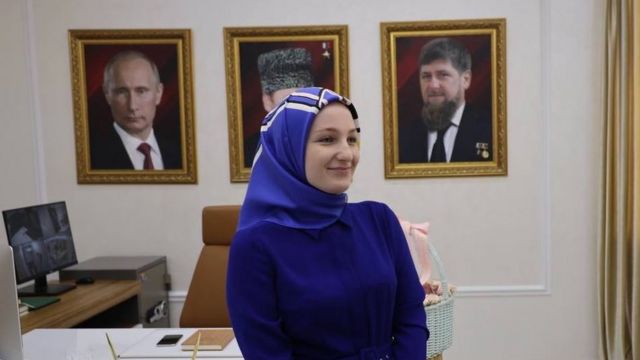 Одной из первых «Матерей-героинь» в России стала жена Рамзана Кадырова