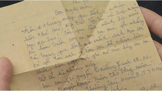 Lá thư má anh Thanh gửi năm 1981 vẫn còn đầy đủ tên tuổi và địa chỉ của từng người trong gia đình