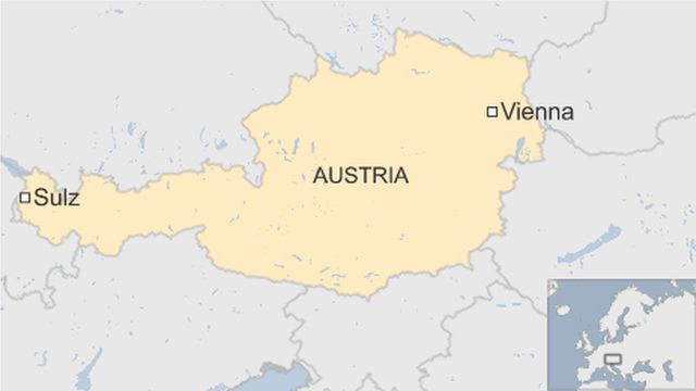 Knifeman injures two on Austria train - BBC News