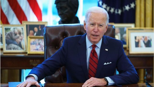 Joe Biden aruhusu ufadhili kwa wanaotoa huduma za uavyaji mimba na kupanua  bima ya afya ya Obamacare - BBC News Swahili