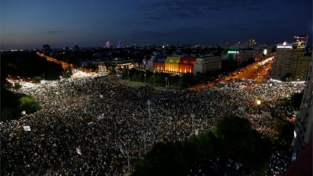 Tens of thousands of Romanians gather to protest against the government in Bucharest, August 2018
