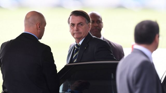 Bolsonaro sai do do Planalto