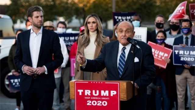 Giuliani en una rueda de prensa