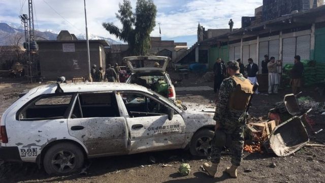 Jiragen sojoji masu saukar angulu na ta kwashe wadanda suka samu raunuka, bayan harin bam din